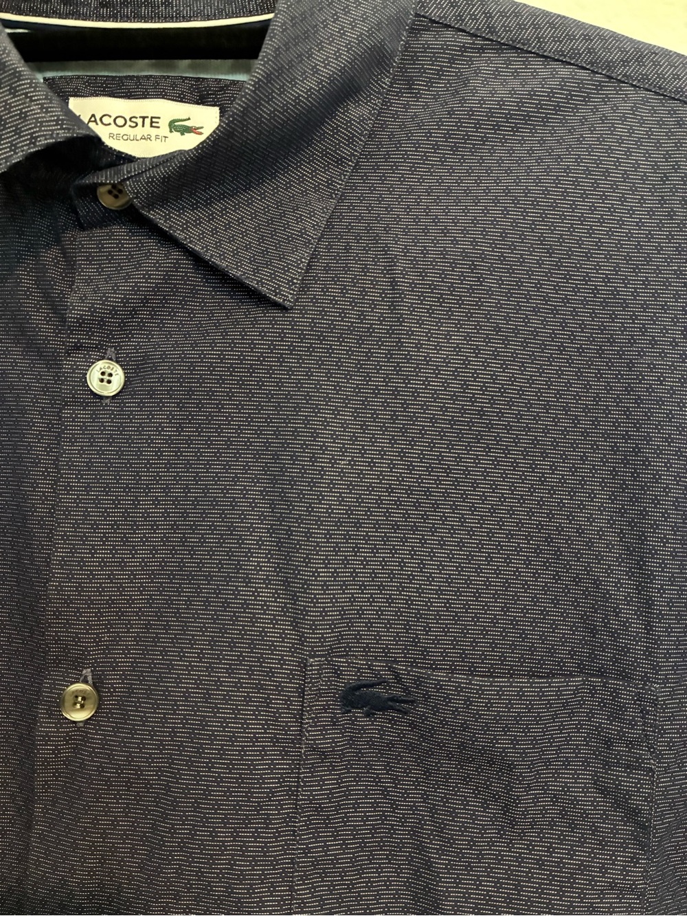 Lacoste Men's Short-Sleeve Button-Down Shirt in Navy with Micro Pattern - Picture 4 of 5